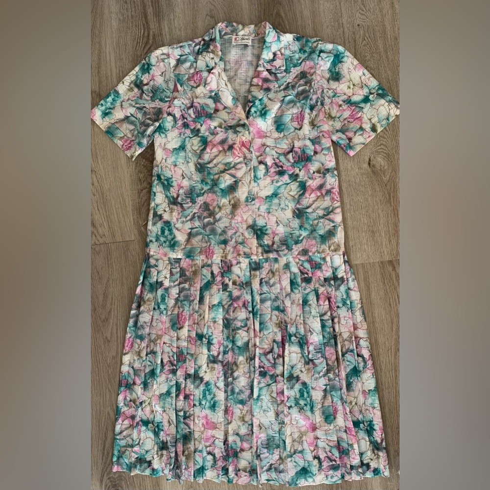 D’Allairds Vintage 80s Button Down Floral Short Sleeve Pleated Dress